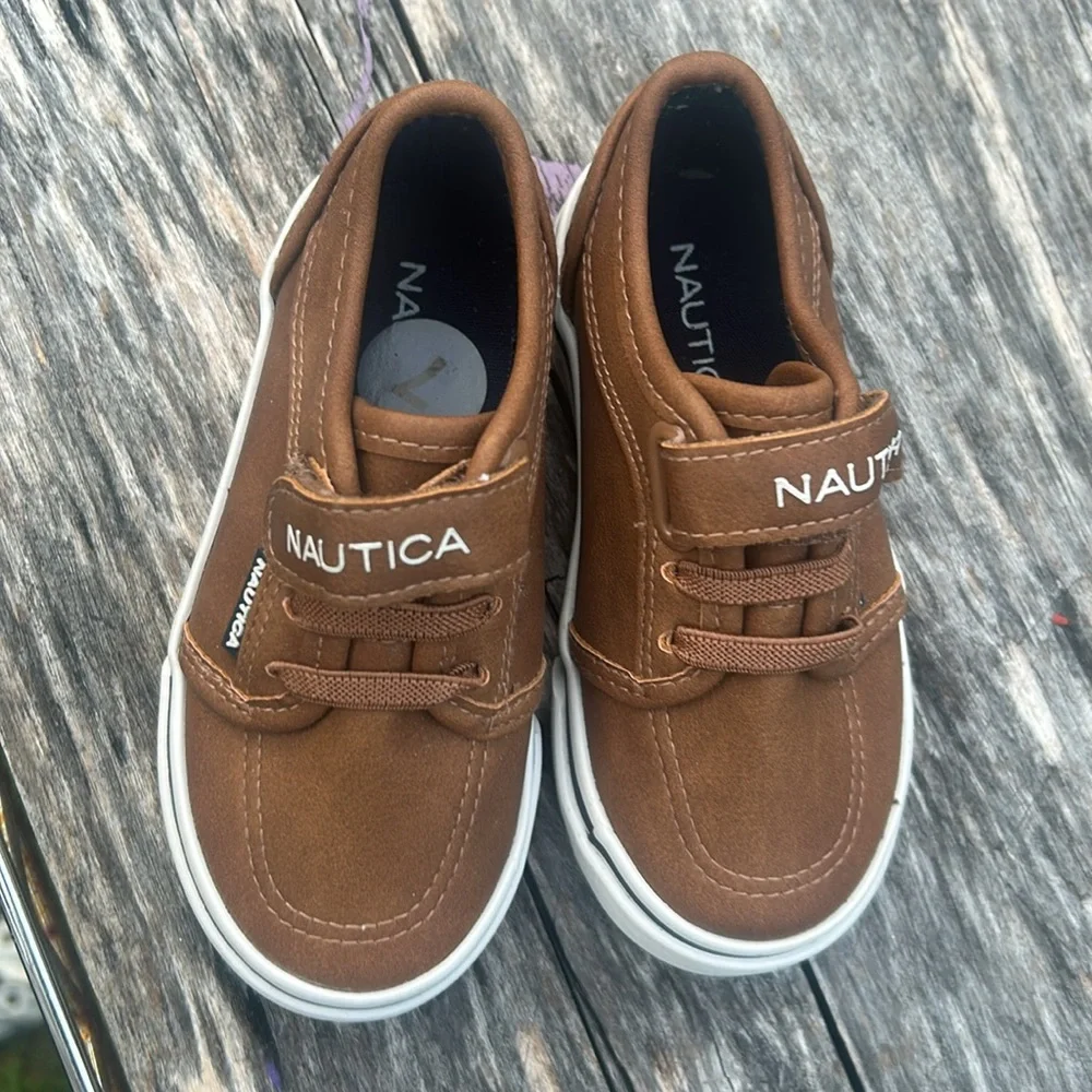 Nautica Brown Boat Shoes, Kids Size 7, Brown & White , New